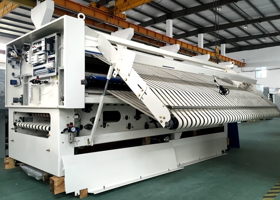 Machine se pliante 3300 x 3300mm de drap industriel de haute performance pour l'usine de blanchisserie