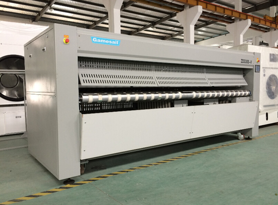 Machine se pliante de blanchisserie de contrôleur de PLC de MIT avec l'écran tactile 3300 x 3300mm pour l'hôpital d'hôtel